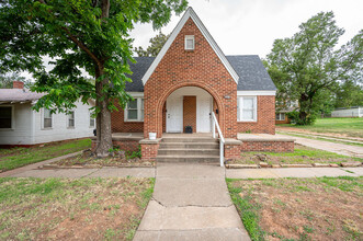 1419 E Park Pl, Unit A in Oklahoma City, OK - Foto de edificio - Building Photo