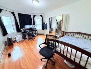 208 Rawson Rd, Unit 3 in Brookline, MA - Building Photo - Building Photo