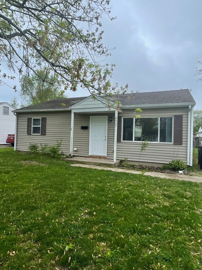 property at 2509 Foxhall Dr