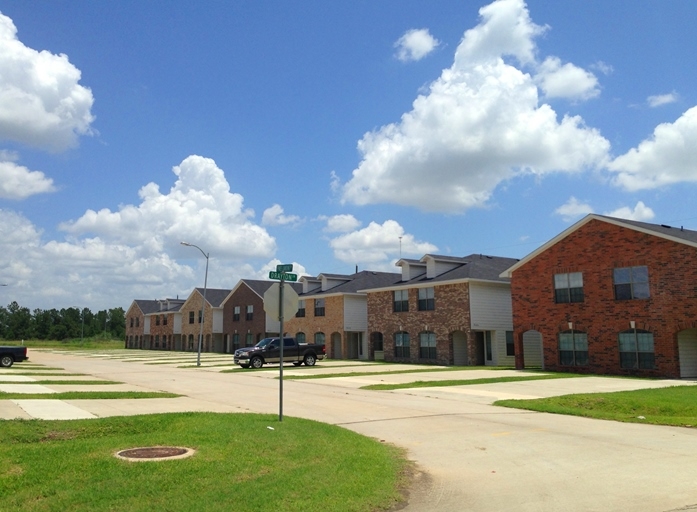 Pine Landing Townhomes in Houston, TX - Building Photo