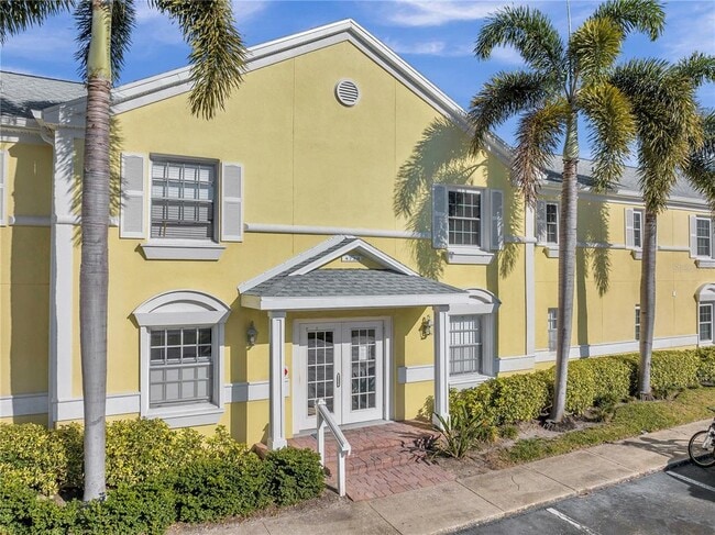 4728 Beach Dr SE in St. Petersburg, FL - Building Photo - Building Photo