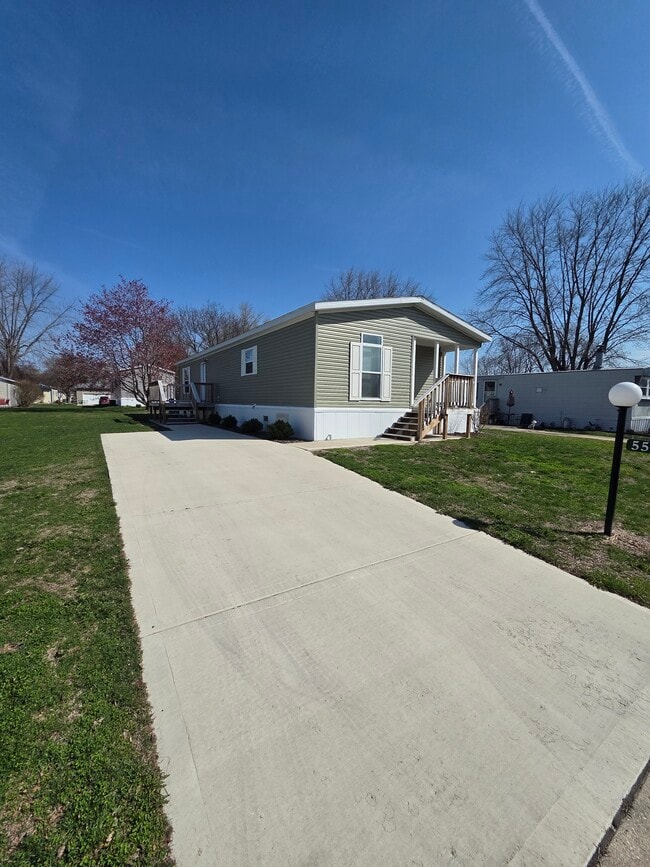 55 Hickory Ln in Sandwich, IL - Building Photo - Building Photo