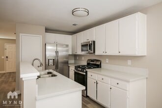 2704 Exulted Valley Ave, Unit 713 in North Las Vegas, NV - Foto de edificio - Building Photo