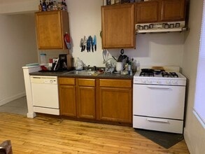 120 Main St. in Springfield, VT - Foto de edificio - Interior Photo