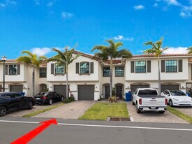 6011 Woods Edge Cir in Riviera Beach, FL - Building Photo