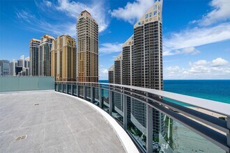 17550 Collins Ave, Unit ph1 in Sunny Isles Beach, FL - Foto de edificio - Building Photo