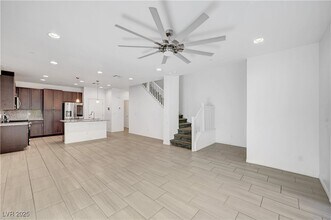985 Via Lombardi in Henderson, NV - Building Photo - Building Photo