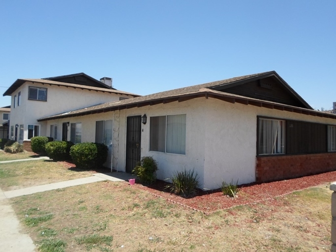 1170 Valencia Ave in Hemet, CA - Foto de edificio