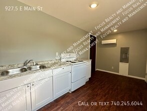 927.5 E Main St in Lancaster, OH - Building Photo - Building Photo