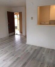 1956 Ivy St, Unit APT 4 in San Mateo, CA - Building Photo - Building Photo