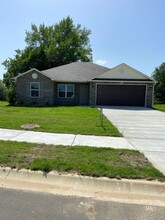 1805 Blake Ln in Conway, AR - Foto de edificio - Building Photo