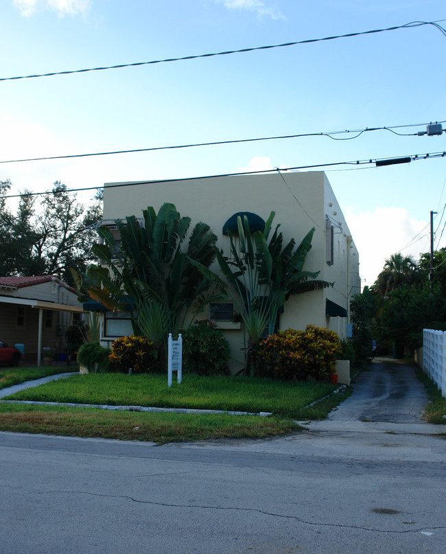 14 SE 10th St in Fort Lauderdale, FL - Building Photo - Building Photo