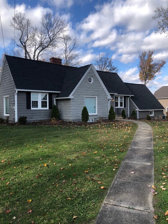 612 S Cleveland Massillon Rd in Akron, OH - Building Photo