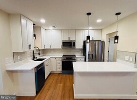 9021 Taylor St in Springdale, MD - Building Photo