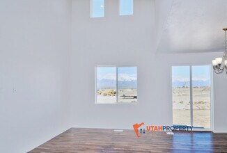 7042 N Brook Ridge in Eagle Mountain, UT - Building Photo - Building Photo