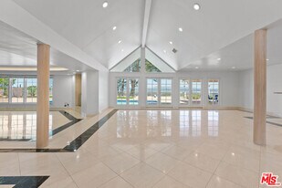 4159 Regal Oak Dr in Los Angeles, CA - Building Photo