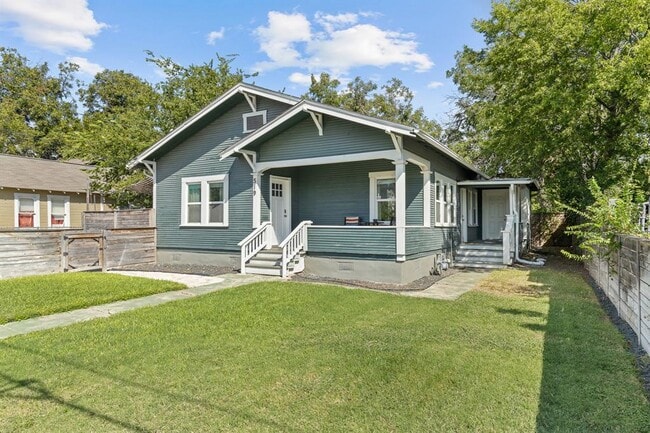 519 E Ashby Pl in San Antonio, TX - Building Photo - Building Photo