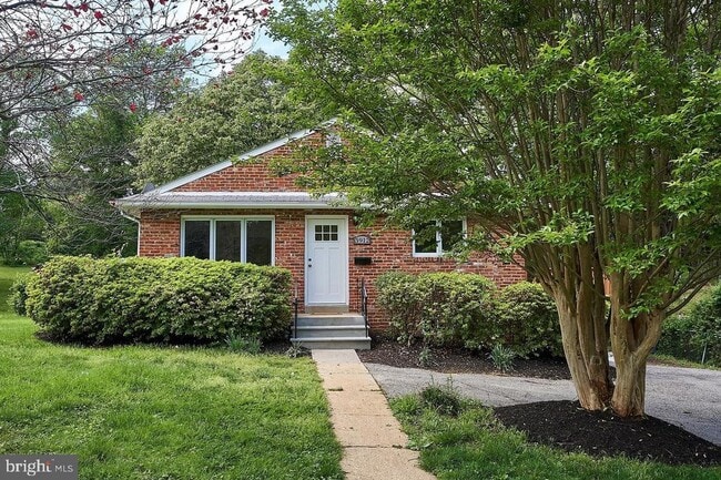 property at 3912 Larchwood Rd