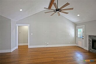 953 River Bank in New Braunfels, TX - Building Photo - Building Photo