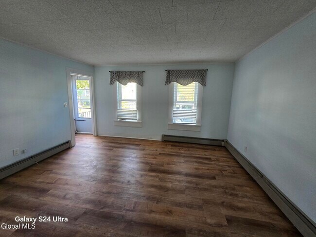 70 Oak St in Saratoga Springs, NY - Building Photo - Building Photo