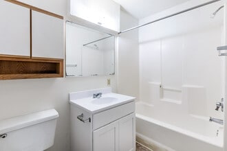 Mallard Cove Apartments in Midlothian, VA - Building Photo - Building Photo