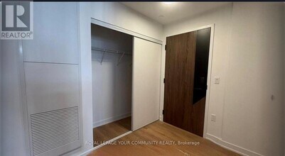 1037 The Queensway in Toronto, ON - Building Photo - Building Photo