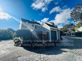 2741 Hampton Ln in Santa Cruz, CA - Building Photo