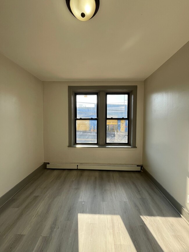 836 Communipaw Ave, Unit 1F in Jersey City, NJ - Building Photo - Building Photo