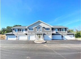 210 6th St in Waterford, WI - Building Photo