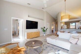 350 Robin Hood Cir in Naples, FL - Building Photo - Building Photo
