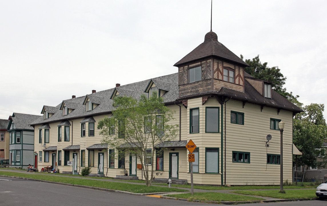 1301-1311 S 8th St in Tacoma, WA - Building Photo