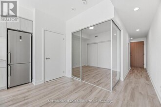 1660 Bloor St W in Toronto, ON - Building Photo - Building Photo