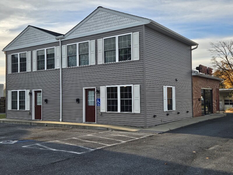 427 W Main St in New Holland, PA - Building Photo