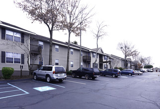 Park Knoll Apartments in Fort Oglethorpe, GA - Building Photo - Building Photo