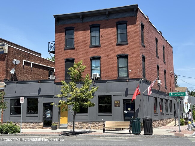 666 Broadway in Kingston, NY - Building Photo - Building Photo