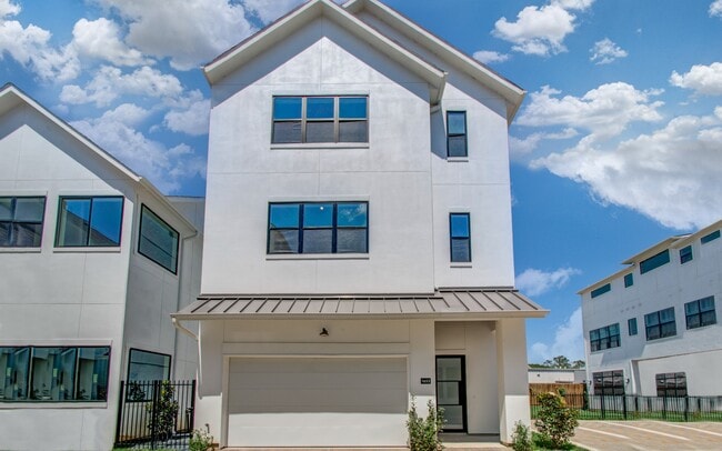 1645 Bingle Rd in Houston, TX - Foto de edificio - Building Photo