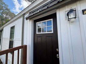 8907 Deerwood Dr in North Charleston, SC - Building Photo