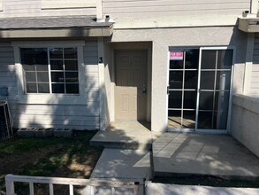 306 N Tenth Ave in Upland, CA - Foto de edificio - Building Photo