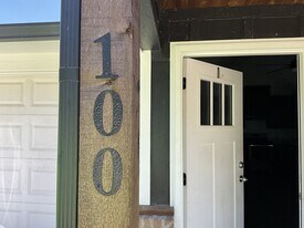 100 Chloe Dr in Mineola, TX - Building Photo