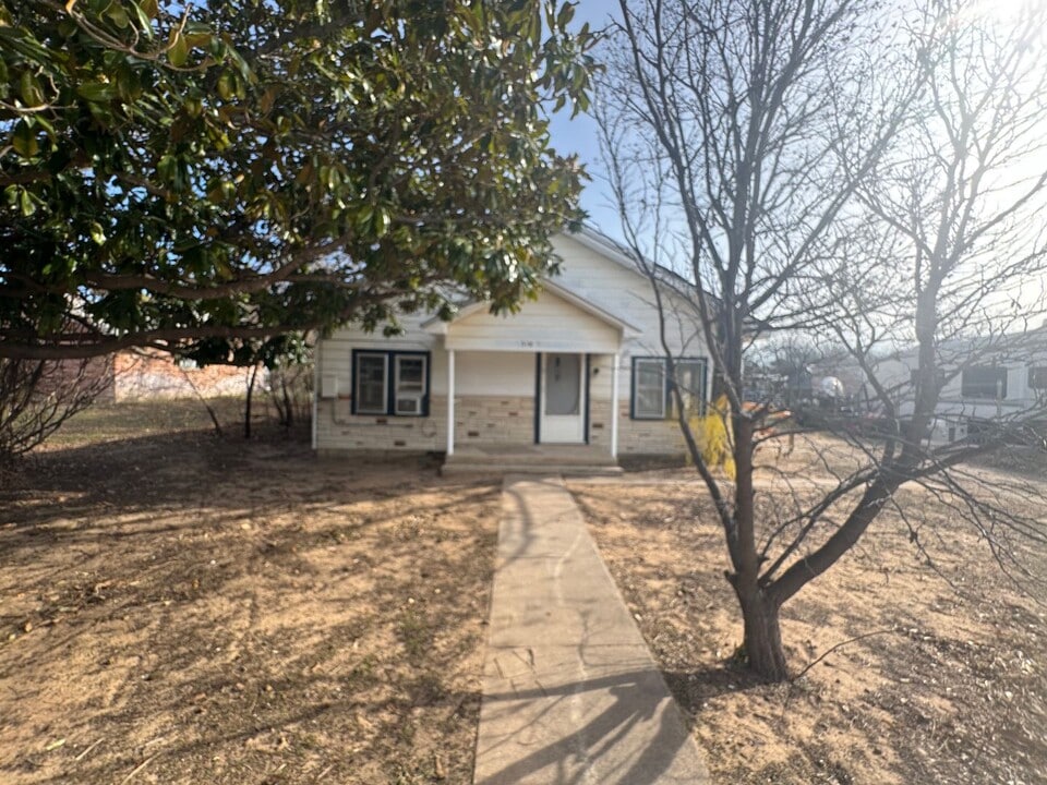 513 Cedar St in Clyde, TX - Building Photo