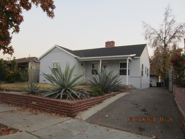 property at 11060 Oxnard St