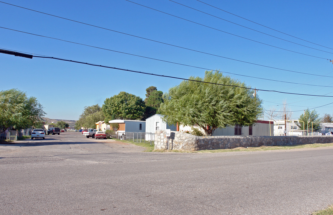 605 Gibson Veck Rd in Sunland Park, NM - Building Photo