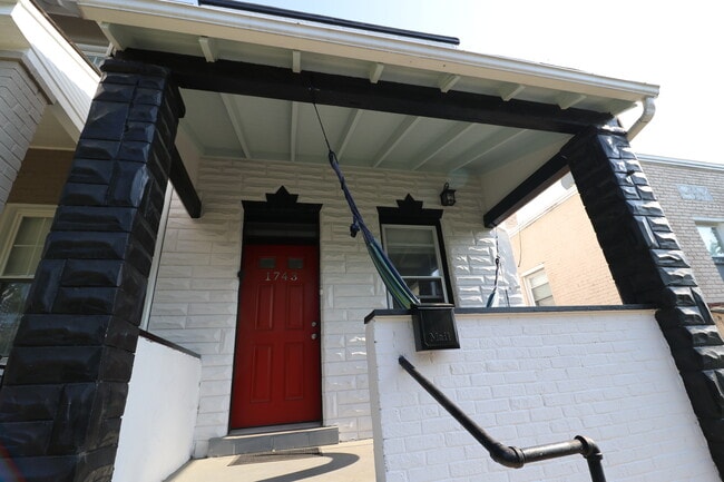 1743 L St NE in Washington, DC - Foto de edificio - Building Photo