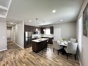4004 La Vista Ave, Unit 1 in McAllen, TX - Foto de edificio - Building Photo
