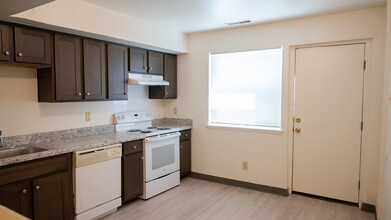 Silver Park West in Baltimore, MD - Building Photo - Building Photo