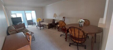 13850 Oakwood Ln in Seminole, FL - Building Photo - Building Photo