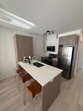 Habitations Guizot in Montréal, QC - Building Photo - Building Photo