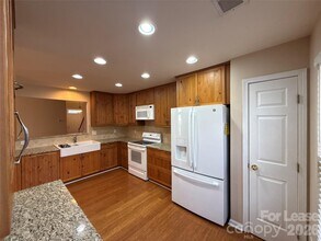 12026 Cheviott Hill Ln in Charlotte, NC - Building Photo - Building Photo