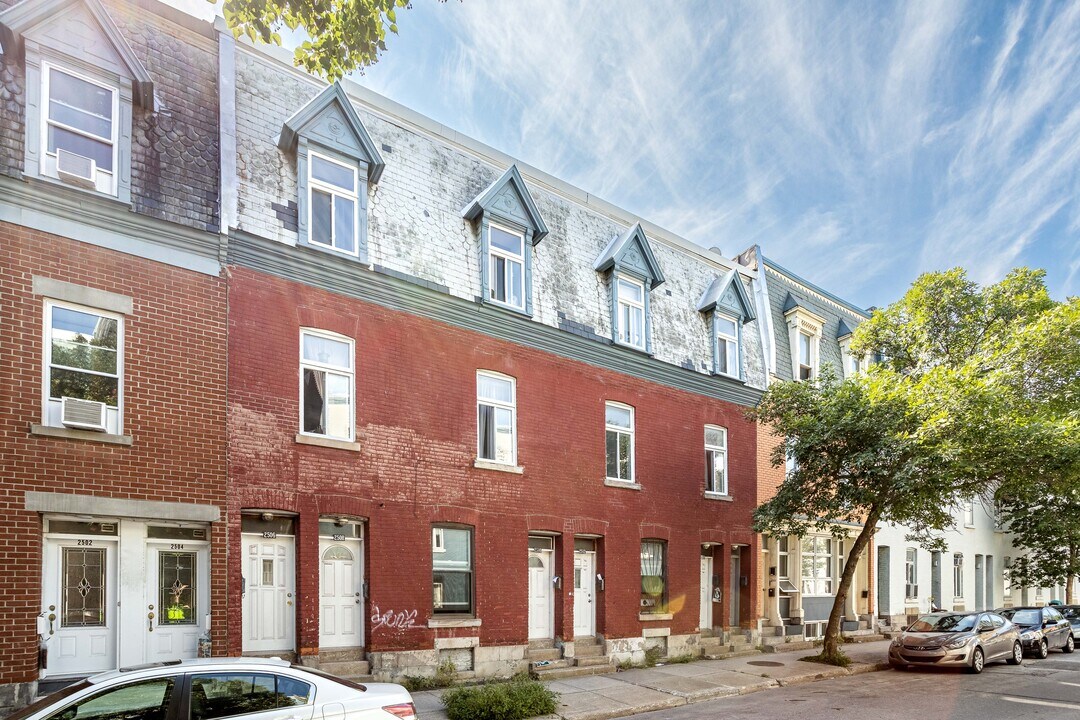 2510 Coursol Rue in Montréal, QC - Building Photo