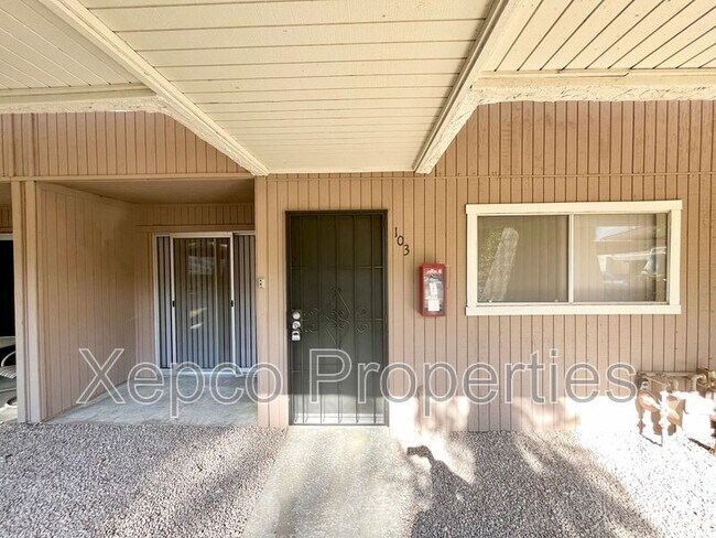 2875 N Los Felices Rd in Palm Springs, CA - Building Photo - Building Photo